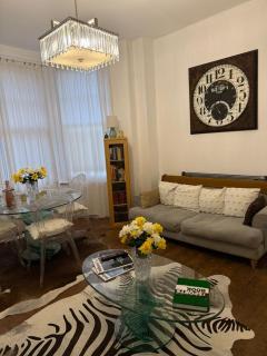 Warm & Spacious 3-Bed Flat with Huge Garden - 9