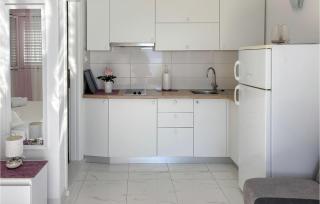 Stunning Apartment In Podgora With House Sea View - 4