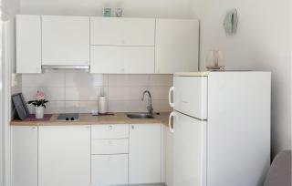 Stunning Apartment In Podgora With House Sea View - 3