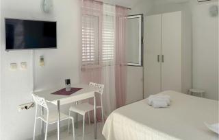 Stunning Apartment In Podgora With House Sea View - 1