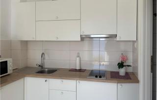 Amazing Apartment In Podgora With Wifi - 2