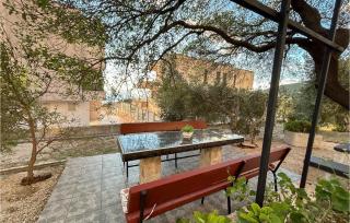 2 Bedroom Lovely Apartment In Veliko Brdo - 3