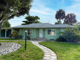 Englewood Escape – Pet Friendly + Heated Pool - 9