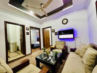 Stylish, Comfy & Cozy Apartment, E11 Prime Spot - 0