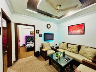 Stylish, Comfy & Cozy Apartment, E11 Prime Spot - 9