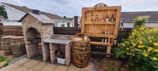 Large Modern Cosy Suburban Room - 1