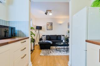 The Tudor Escape Stylish City Centre 3 Bed - 3