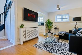 The Tudor Escape Stylish City Centre 3 Bed - 4