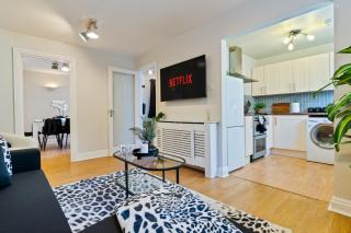 The Tudor Escape Stylish City Centre 3 Bed - 6