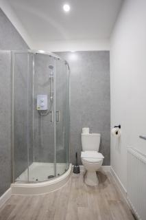 Bespoke Apartments Near Cardiff City Centre Free Parking - 3