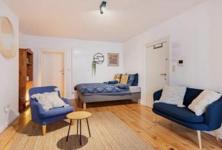 Cosy EU Apartment - Central, Parking, Terrace - 2