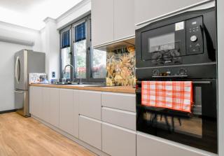 Stylish 2-Bedroom Sofia Stay - 9