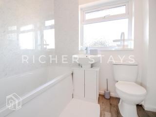 Bright 2BR Terrace in Basildon, Garden and Amenities - 6