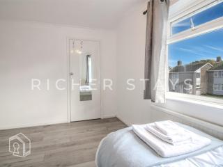 Bright 2BR Terrace in Basildon, Garden and Amenities - 4