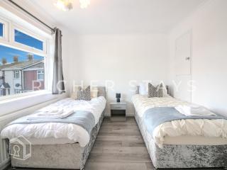 Bright 2BR Terrace in Basildon, Garden and Amenities - 2