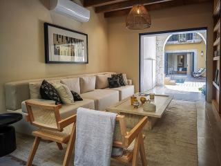 Designer Retreat in Centro Heated Pool & Views - 0