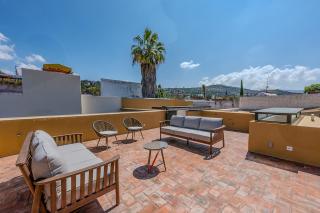 Designer Retreat in Centro Heated Pool & Views - 3