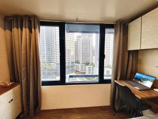 Modern 1BR Condo in Makati Netflix WiFi - 9