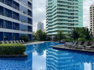 Modern 1BR Condo in Makati Netflix WiFi - 2