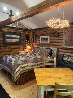 Cozy Country Log Cabin Art Spa Getaway - 7