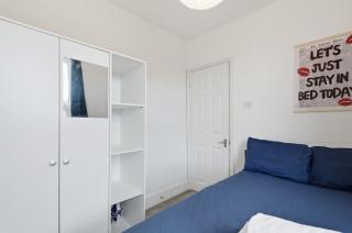 Comfy 3 bed Home in London - 5