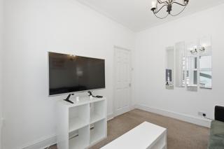 Comfy 3 bed Home in London - 8