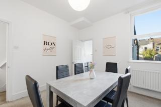 Comfy 3 bed Home in London - 4