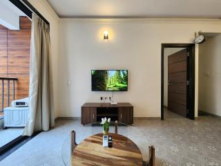 Stylish 1BHK Escape Candolim - Pool, Balcony, Parking - Near Beach - 2