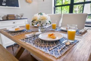 Spanish Charm 4br Guest House Private Yard - 4