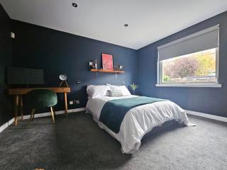 Chic Edinburgh 3-Bedroom 2-Storey House near City Centre with Free Parking - 2