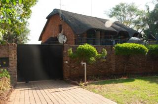 A Home in Faerie Glen near Sun Bet Arena - 9