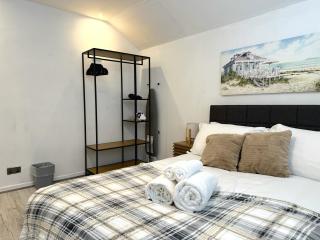 Serene 3-Bedroom Family Rochdale Home with Garden - 3