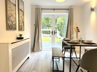 Serene 3-Bedroom Family Rochdale Home with Garden - 4