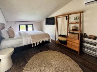 Artful 2BR Villa w Pool & BBQ - 3