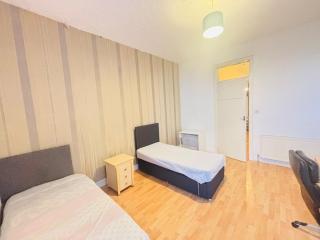 Vintage Thistle House - 3