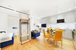 Feltham Grand Studio Central and Connected - 5