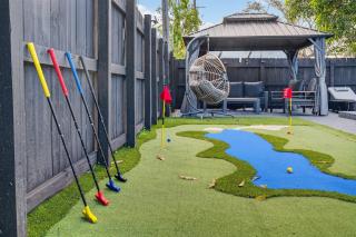 Heated Pool Home - Mini Golf & Soccer & Firepit - 7