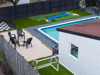 Heated Pool Home - Mini Golf & Soccer & Firepit - 8