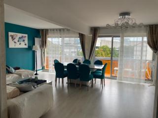 Bel appartement spacieux et lumineux de 100m2 au 3e étage avec ascenseur -A 5mn à pied du parc des expositions congrès de Dijon et ENG et 10mn du centre ville place Parking devant l'immeuble - 4