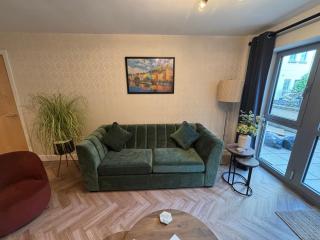 2 Bedroom City Centre garden flat with Secure Parking - 3