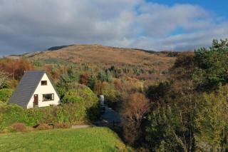 1 Bedroom Cabin with Mountain & Loch Views - Quiet Location between Glencoe & Ben Nevis - 0