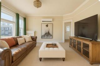 Dream Two-Bedroom in Laurelhurst - 97 WalkScore - 9