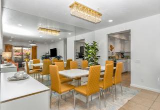 Bright and Stylish Downtown Condo 4 Beds, 2BR and 2BA - 3