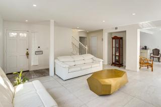 Townhome 2 Mi to Hermosa Beach! Remote Work Hub - 5