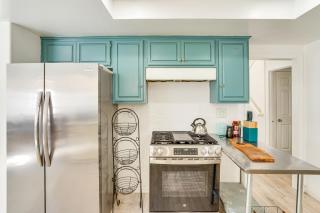 Townhome 2 Mi to Hermosa Beach! Remote Work Hub - 1