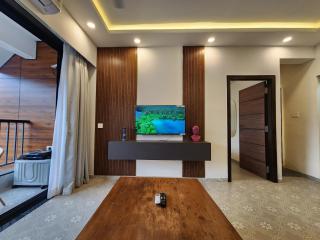 Botanical 1BHK Retreat - Mangrove View, Pool, Parking - Near Beach - 3