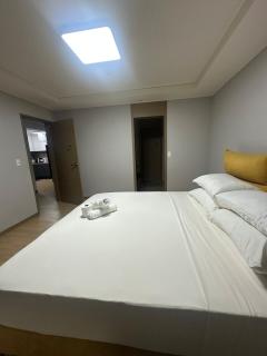 Spacious 1BR Condo in Clark! 65sqm FreeParking - 1