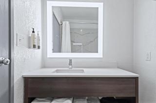 GrandStay Hotel & Suites Minocqua - 2