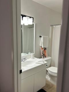 Spacious Fully Furnished 3BR Fully Fenced Home - 8