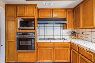 Spacious Fully Furnished 3BR Fully Fenced Home - 4